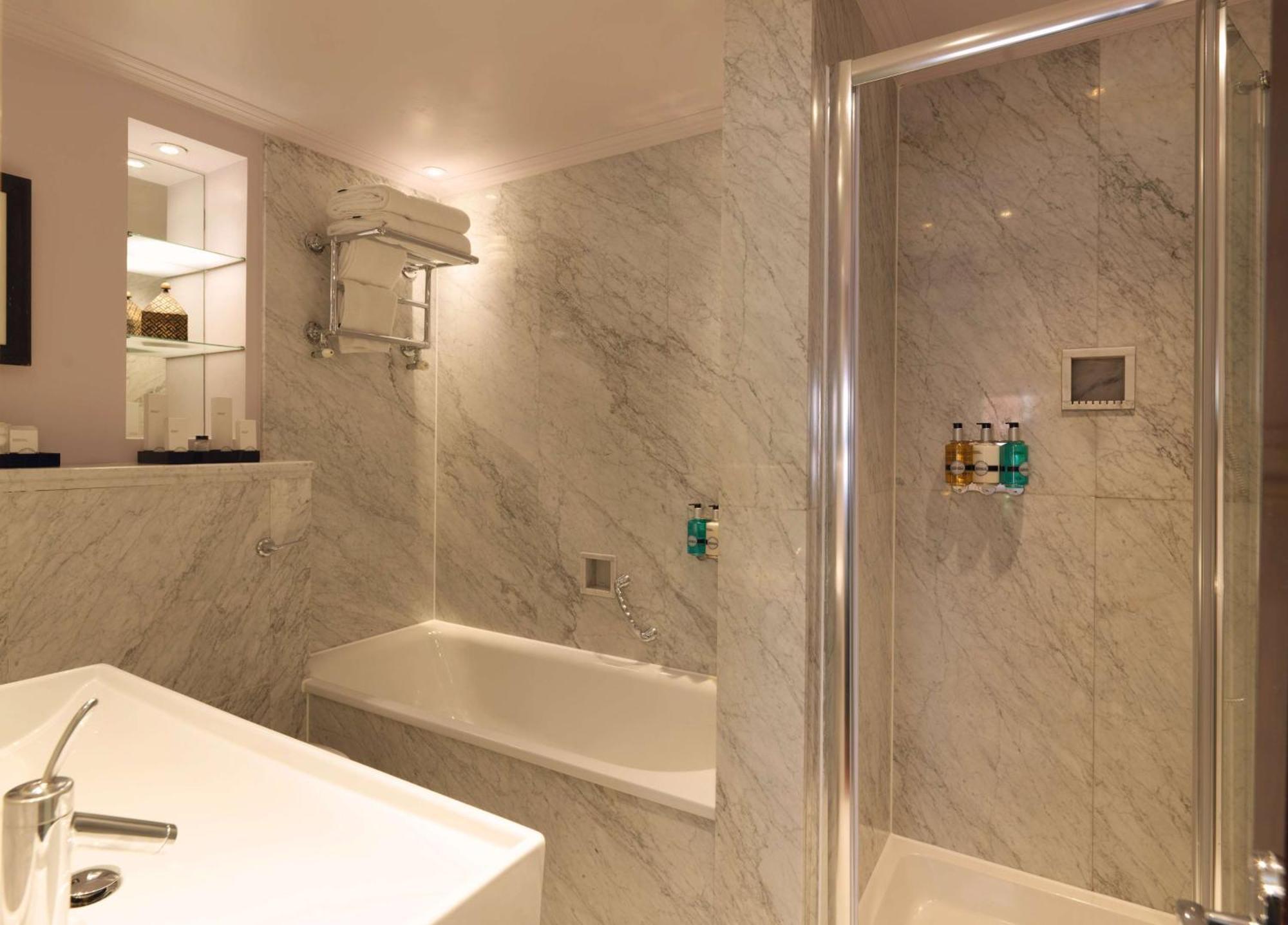 Radisson Blu Hotel, Tottenham Court Road London